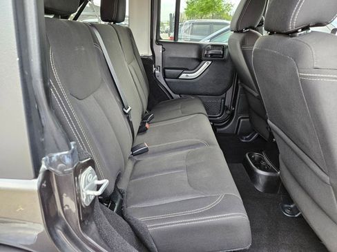 Used 2018 Jeep Wrangler Unlimited Sahara w/ Connectivity Group image 16