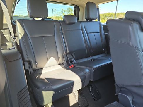 Used 2024 Ford Expedition Max XLT image 15