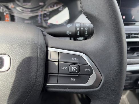 Used 2025 Jeep Compass Latitude image 28