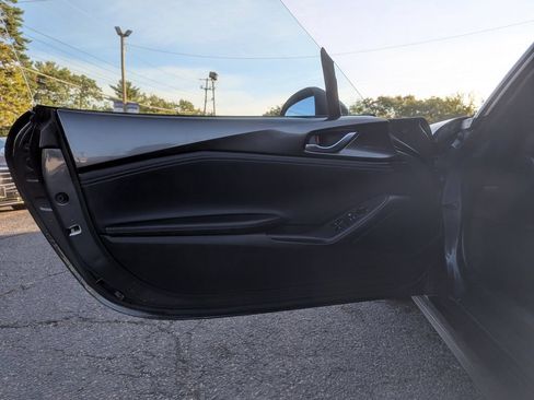 Used 2021 MAZDA MX-5 Miata RF Club RWD image 12