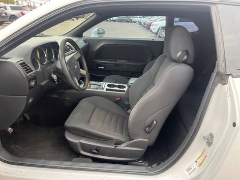Used 2010 Dodge Challenger SE image 14