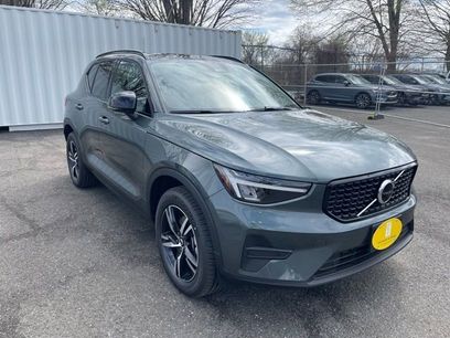 New 2026 Volvo XC40 B5 Core w/ Protection Package Premier