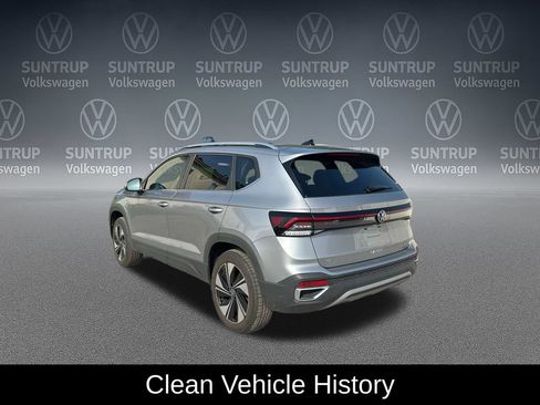 Used 2025 Volkswagen Taos SE w/ Panoramic Sunroof Package AWD/4WD image 4