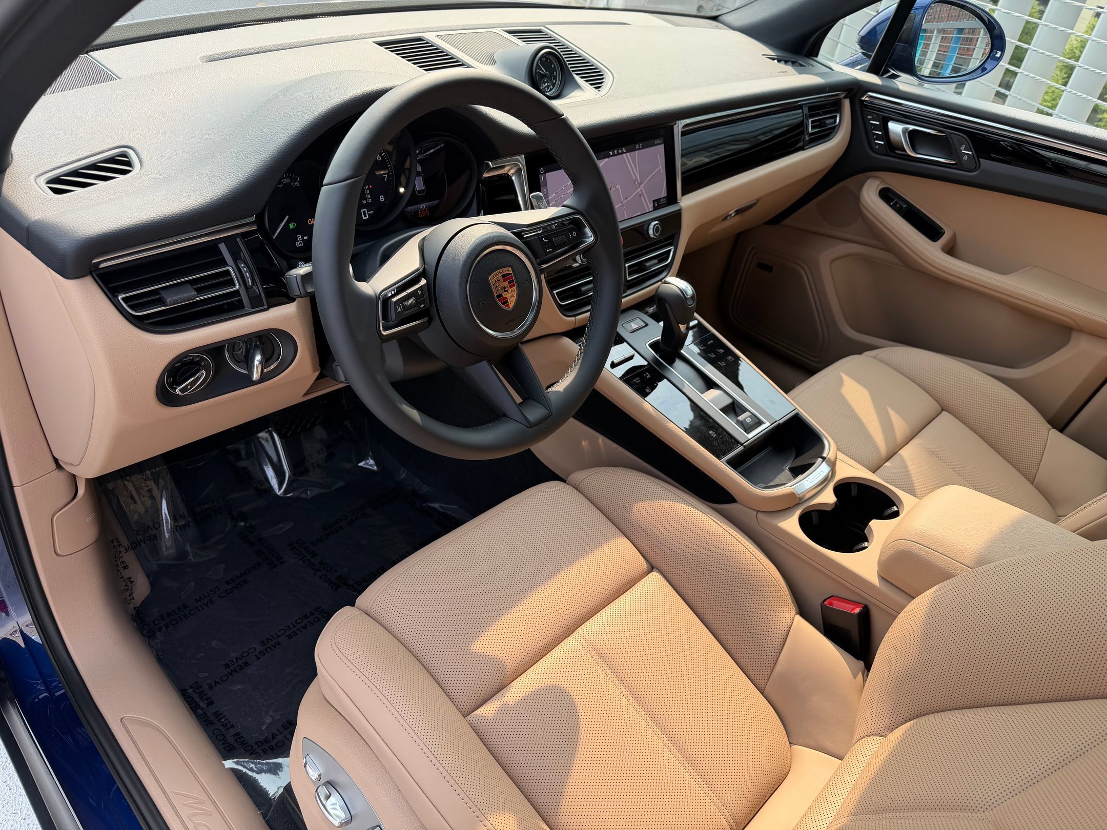 Used 2026 Porsche Macan AWD/4WD image 4