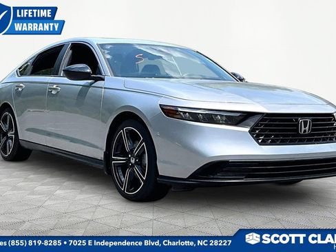 Used 2025 Honda Accord Sport image 1