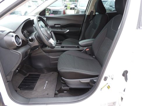 Used 2024 Nissan Kicks SV FWD image 19