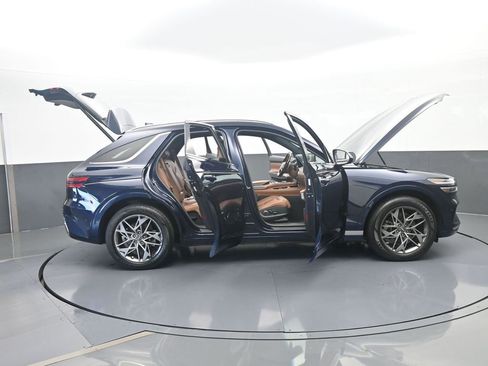 Used 2022 Genesis GV70 2.5T w/ Advanced Package image 75