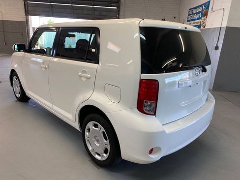 Used 2012 Scion xB FWD image 4