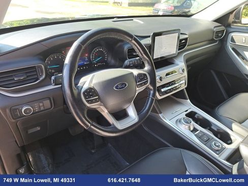 Used 2022 Ford Explorer XLT w/ XLT Sport Appearance Package image 17