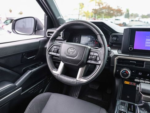 Certified 2024 Toyota Tacoma SR5 AWD/4WD image 5