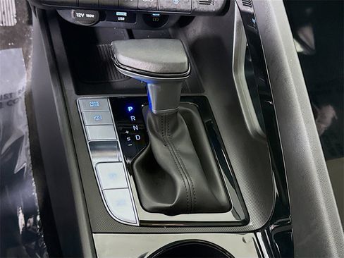 Used 2025 Hyundai Elantra SEL image 11