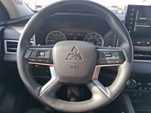 Used 2025 Mitsubishi Outlander SE image 21