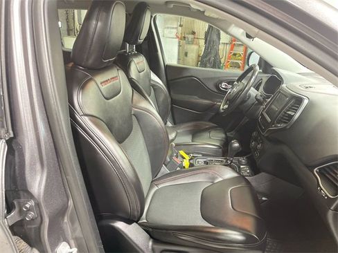 Certified 2019 Jeep Cherokee Trailhawk image 23