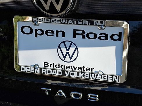 Certified 2025 Volkswagen Taos SE w/ Panoramic Sunroof Package image 30