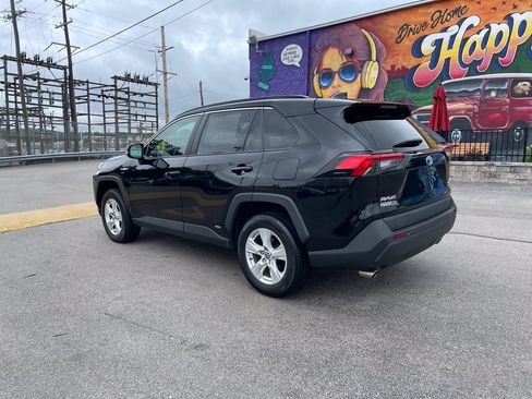 Used 2021 Toyota RAV4 XLE w/ Convenience Package AWD/4WD image 3