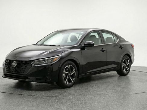 Used 2025 Nissan Sentra SV image 3