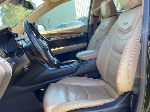 Used 2018 Cadillac XT5 Platinum w/ Driver Assist Package AWD/4WD image 11