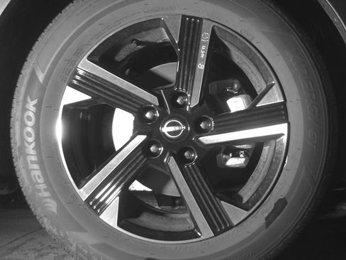 Used 2025 Nissan Sentra SV FWD image 13