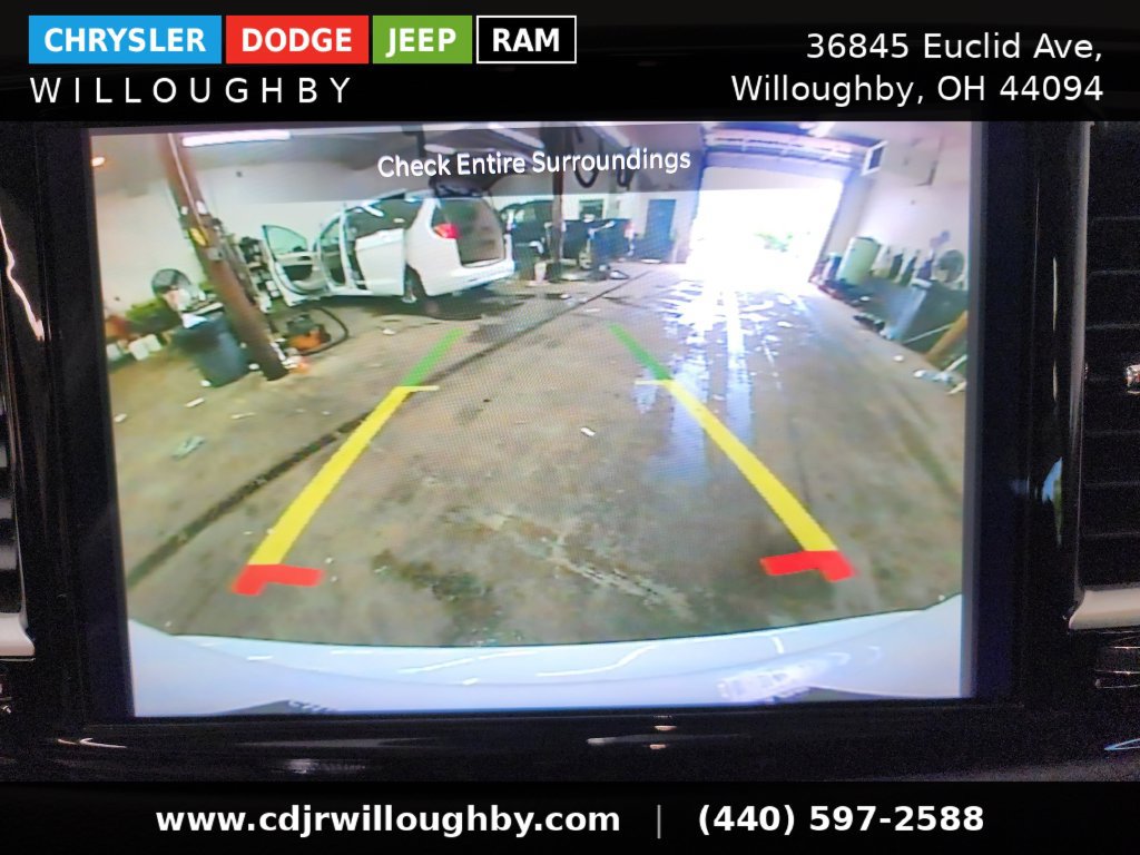 Used 2024 Chrysler Pacifica Touring-L FWD image 22