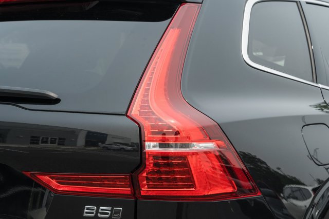 Certified 2023 Volvo XC60 B5 Plus w/ Climate Package AWD/4WD image 10