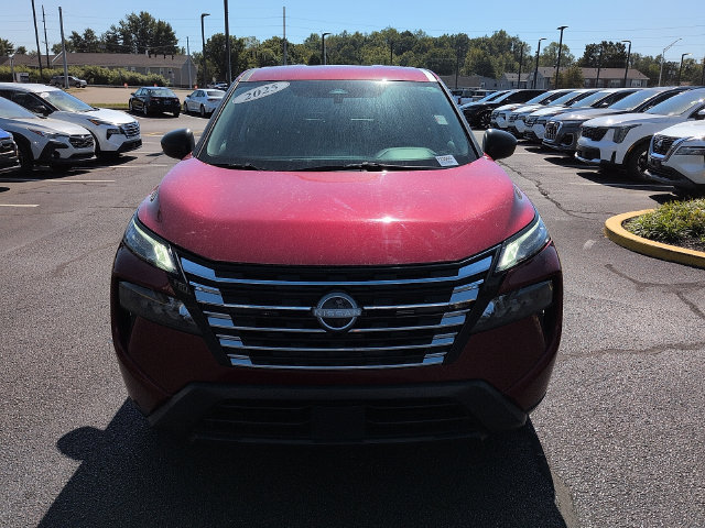 Used 2025 Nissan Rogue S FWD image 2