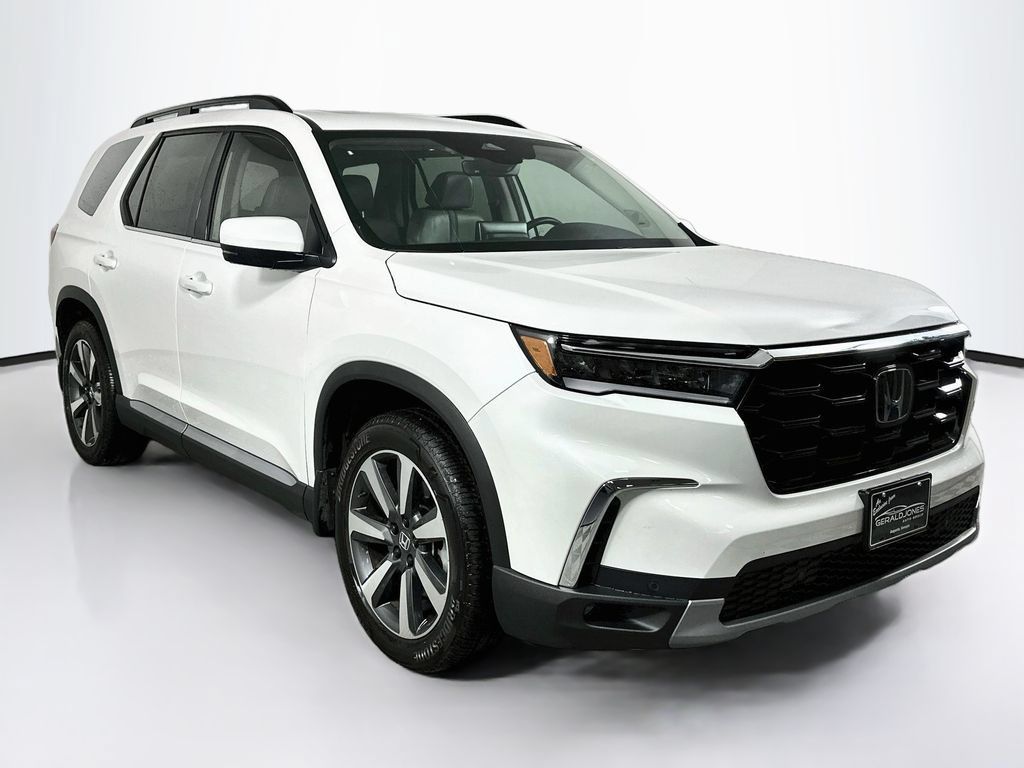 Used 2025 Honda Pilot Touring image 2