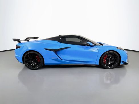Used 2024 Chevrolet Corvette Z06 w/ Z07 Performance Package RWD image 8
