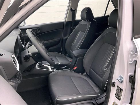New 2025 Hyundai Venue Limited image 9