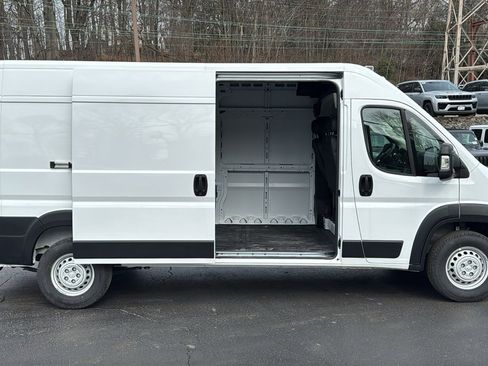 Used 2025 RAM ProMaster 2500 w/ Convenience Group image 25