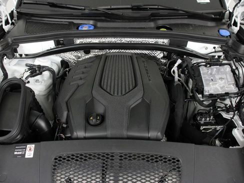 New 2026 Porsche Macan AWD/4WD image 20