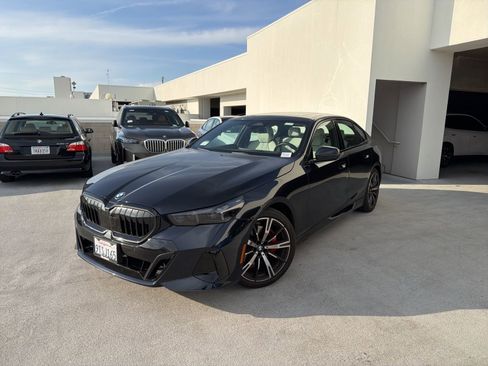 Used 2025 BMW 530i w/ M Sport Package image 3