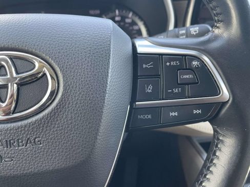Used 2021 Toyota Highlander XLE AWD/4WD image 26