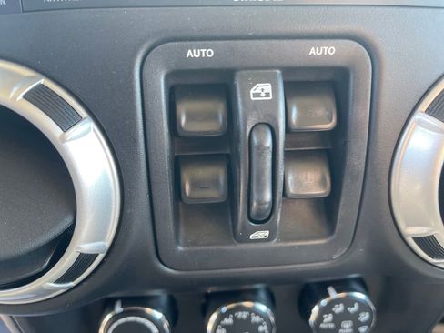 Used 2013 Jeep Wrangler Unlimited Sahara w/ Dual Top Group AWD/4WD image 16