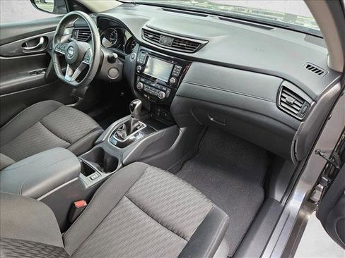 Used 2017 Nissan Rogue SV w/ SV Premium Package FWD image 19