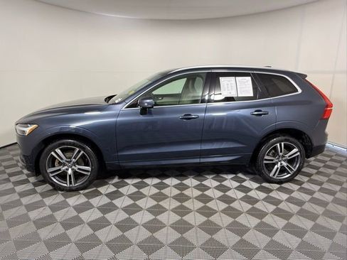Used 2021 Volvo XC60 T5 Momentum w/ Climate Package image 3