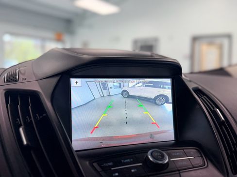 Used 2019 Ford Escape SEL image 21