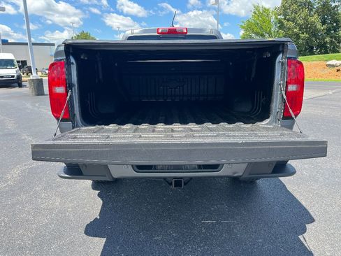 Used 2022 Chevrolet Colorado LT w/ Safety Package image 9