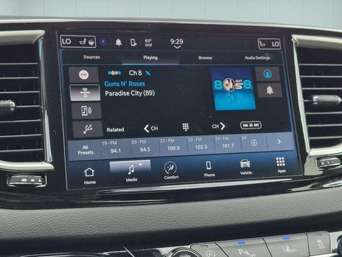 Used 2024 Chrysler Pacifica Touring-L FWD image 23