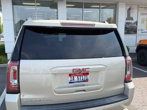 Used 2017 GMC Yukon XL SLT AWD/4WD image 10