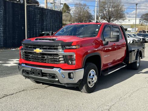 Used 2024 Chevrolet Silverado 3500 LT w/ Convenience Package image 7