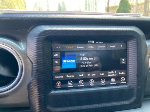 Used 2019 Jeep Wrangler Unlimited Sahara AWD/4WD image 13