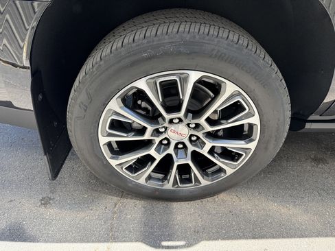 Used 2025 GMC Yukon Denali w/ Denali Reserve Package AWD/4WD image 42