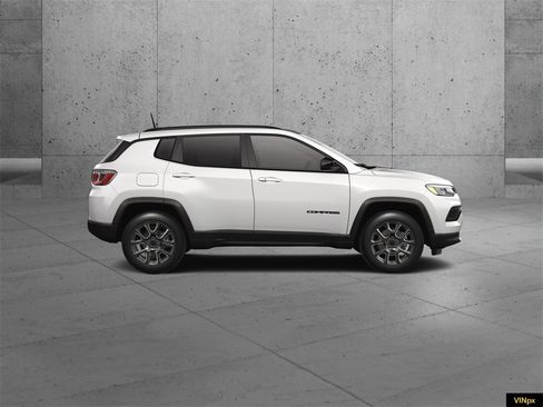 New 2026 Jeep Compass Latitude image 9