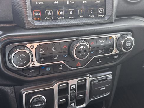 Used 2023 Jeep Wrangler Sahara w/ Cold Weather Group image 12