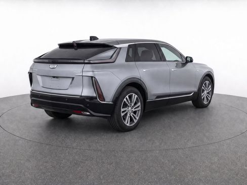 Certified 2024 Cadillac Lyriq Tech RWD image 4