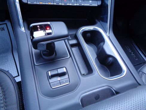 Used 2024 GMC Sierra 1500 Denali image 13