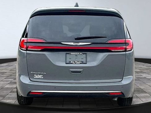 Used 2025 Chrysler Pacifica Select FWD image 5