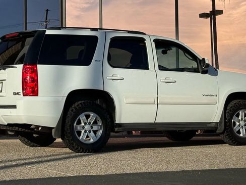 Used 2008 GMC Yukon SLT w/ SLT Preferred Equipment Group image 13