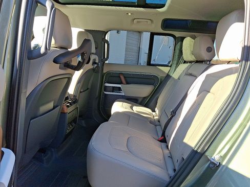 Used 2022 Land Rover Defender 110 SE image 5