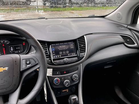 Used 2022 Chevrolet Trax LS w/ Tint and Cruise Package FWD image 9